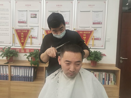 1612959375547542.jpeg 理发.jpg