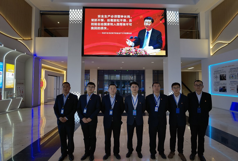拍摄：任兴林，党员合照.jpg