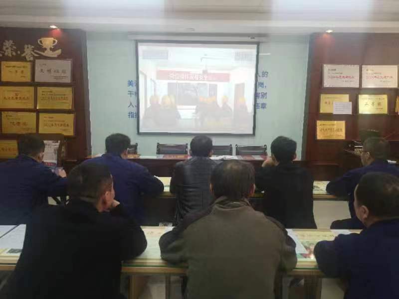 旁观警示教育片，党鑫摄.jpg